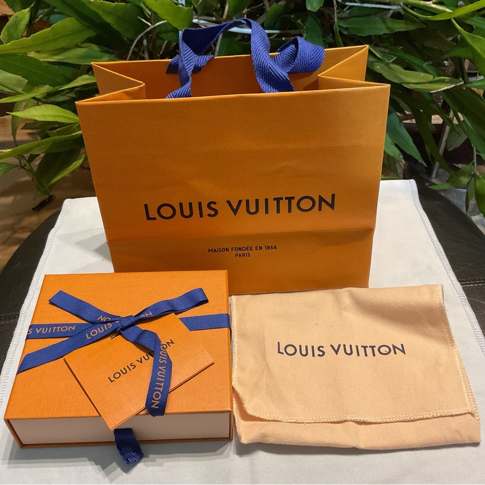 Louis Vuitton wallet packing set